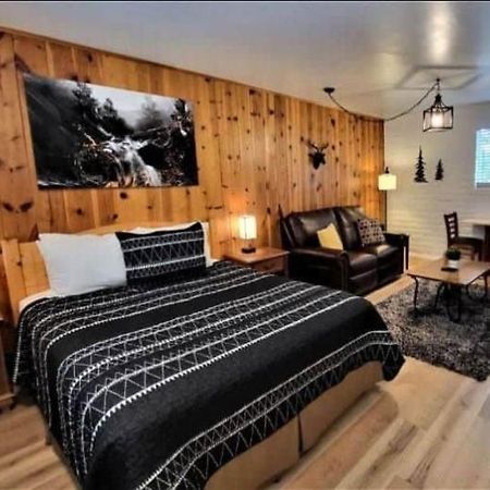 The Nook Pinetop Room photo