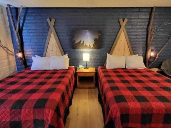 The Nook Pinetop Room photo