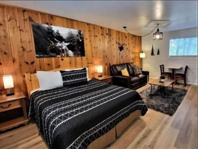 The Nook Pinetop Room photo